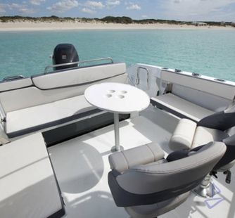 Beneteau Beneteau (2017) Motoryacht Charter