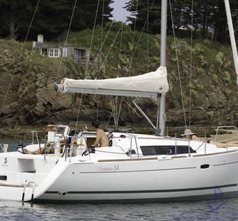Beneteau Beneteau (2010) Sailboar Charter