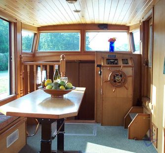 (1) Motoryacht Charter