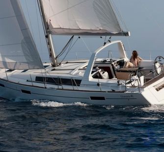 Beneteau Beneteau (2014) Sailboar Charter