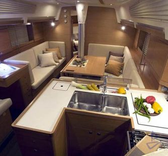 Elan Elan (2012) Sailboar Charter