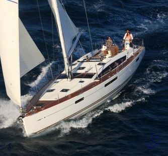 Jeanneau Jeanneau (2010) Sailboar Charter