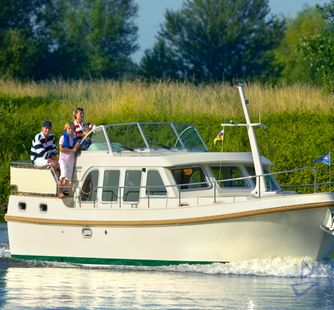 (2011) Motor yacht Charter