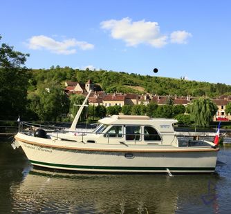 (2008) Motoryacht Charter