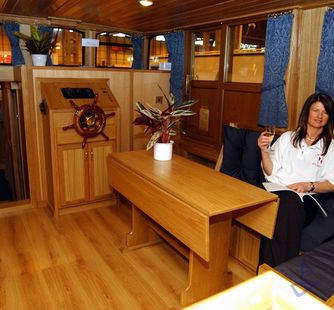 (1) Motor yacht Charter