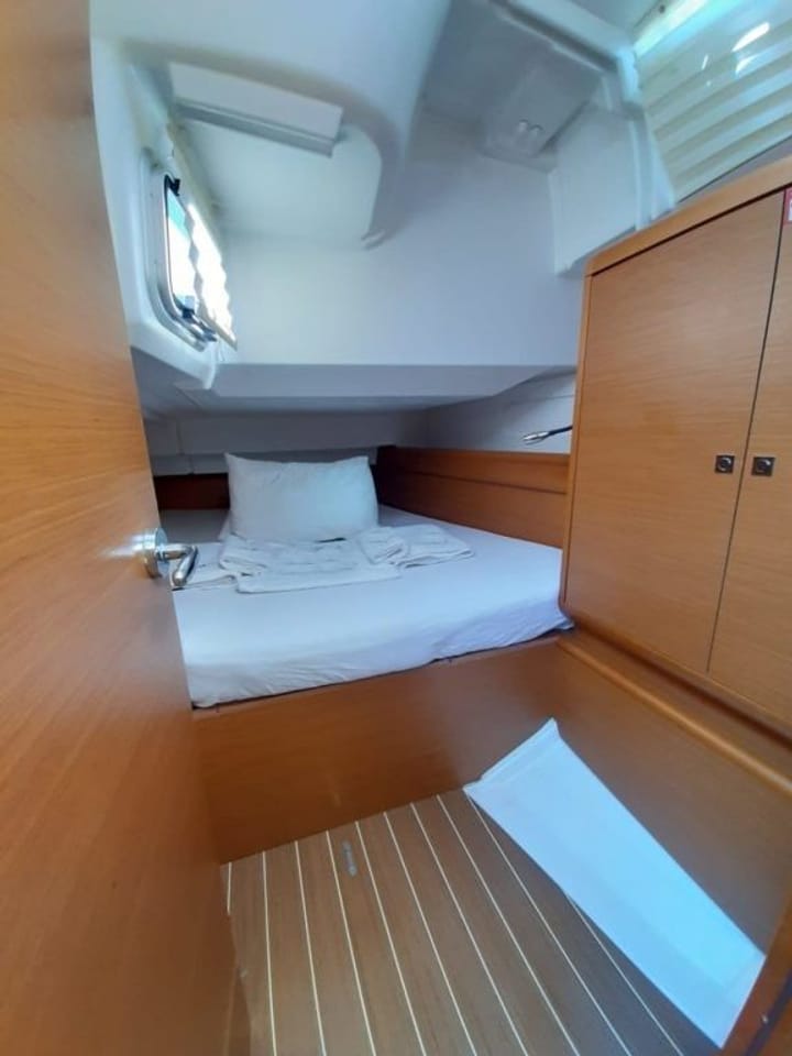 Sailboat Jeanneau Sun Odyssey 409 (2013) for Charter - Marmaris | #126 - 4
