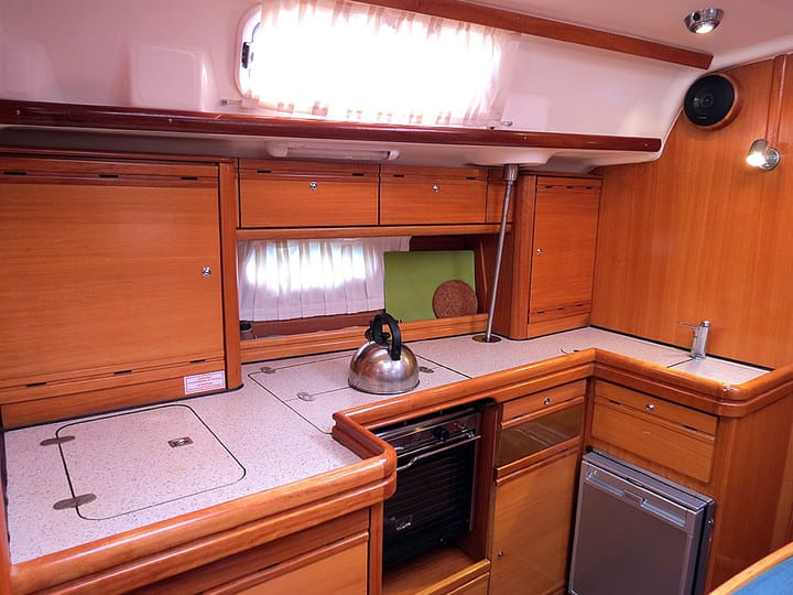 Sailboat Bavaria  42 Cruiser (2008) for Charter - Lavrion | #13009 - 8