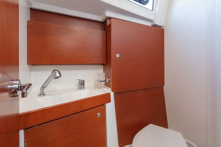 Sailboat Beneteau Oceanis 38.1 (2018) for Charter - Split | #7772 - 17
