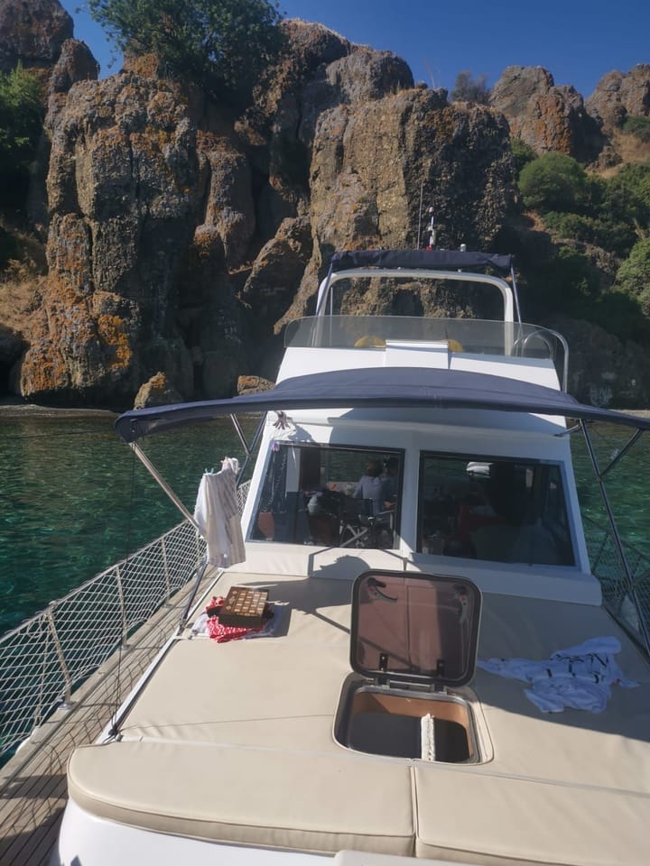 () => {
            if (model.brand_id === 111) {
                return LanguageService.translate(
                    'webapp.h1.detail.custom_made',
                    {
                        boat_id: id,
                        boat_type: boat.shortType,
                        year: refit || year,
                        brand: boat_brand,
                        location: boat_city,
                    },
                    lang,
                );
            }

            return LanguageService.translate(
                'webapp.h1.detail',
                {
                    boat_id: id,
                    boat_type: boat.shortType,
                    year: refit || year,
                    brand: boat_brand,
                    model: boat_model,
                    location: boat_city,
                },
                lang,
            );
        }
